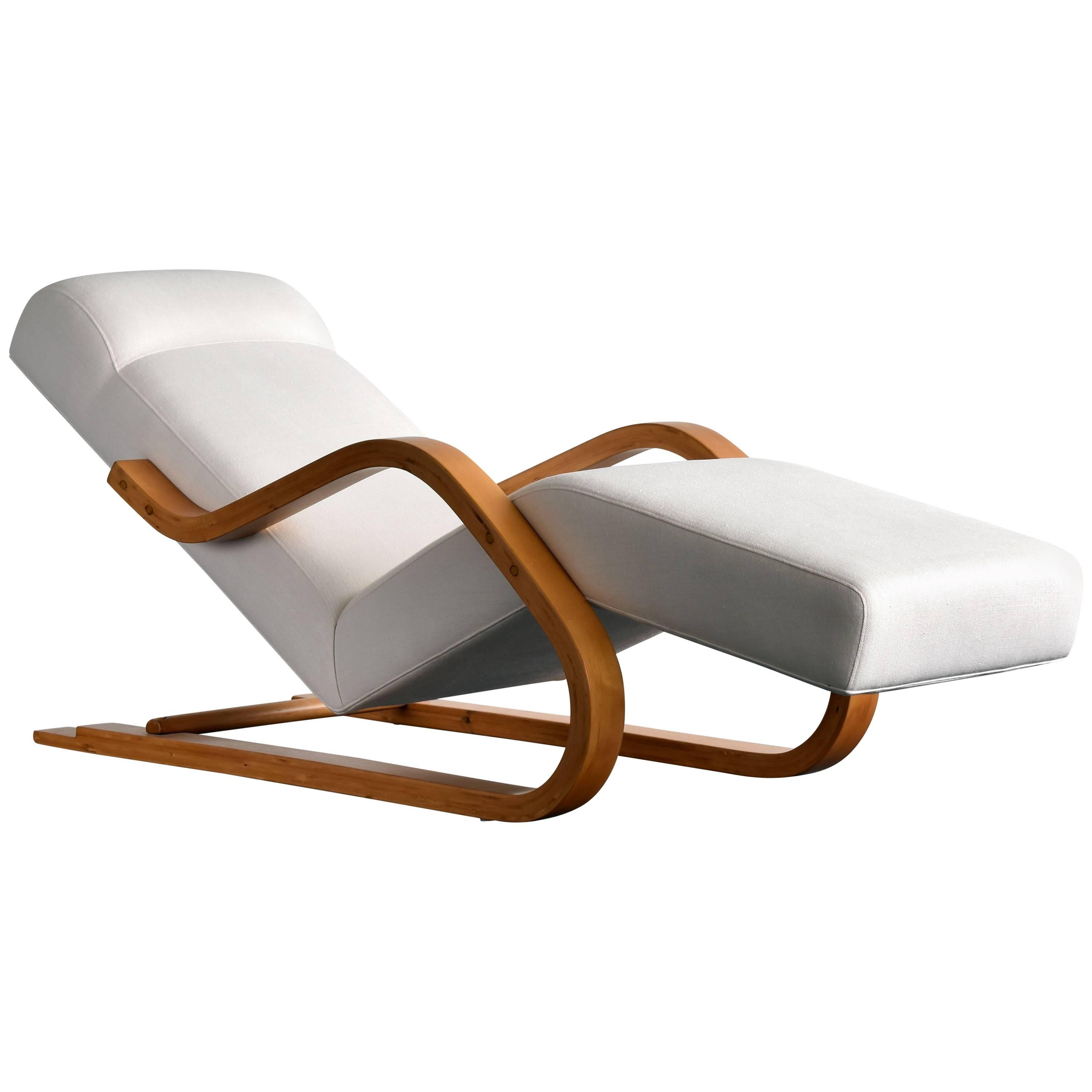 Alvar Aalto, Early and Rare Cantilevered Chaise in White Fabric, circa 1937