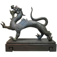 Großes und beeindruckendes chinesisches Bronzemodell eines Fabelwesens "Bixie"