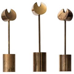 Candeleros de latón Diseñados por Pierre Forsell Producidos por Skultuna en Suecia