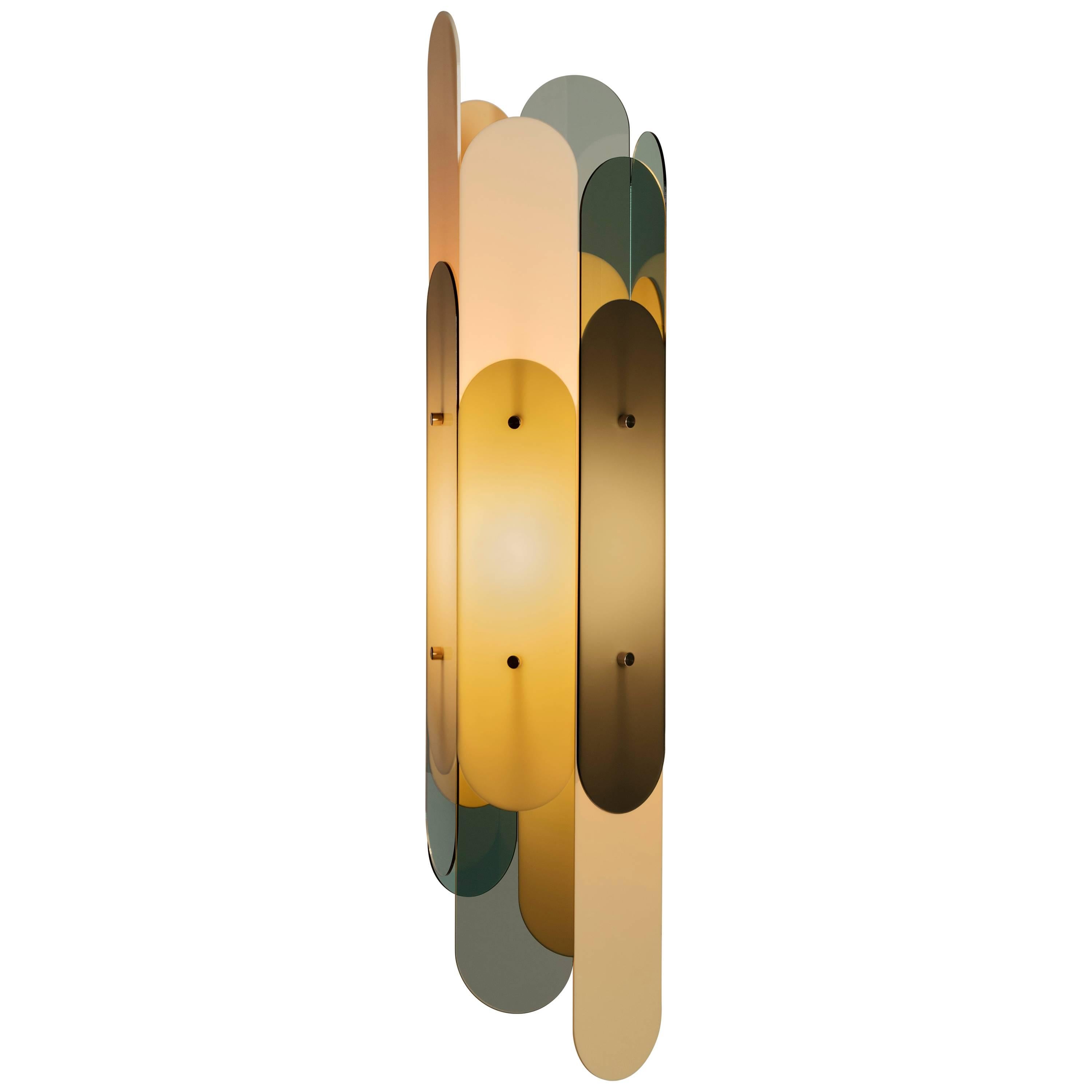 Contemporary Stafa Single Sconce in Plexiglass and Brass For Sale