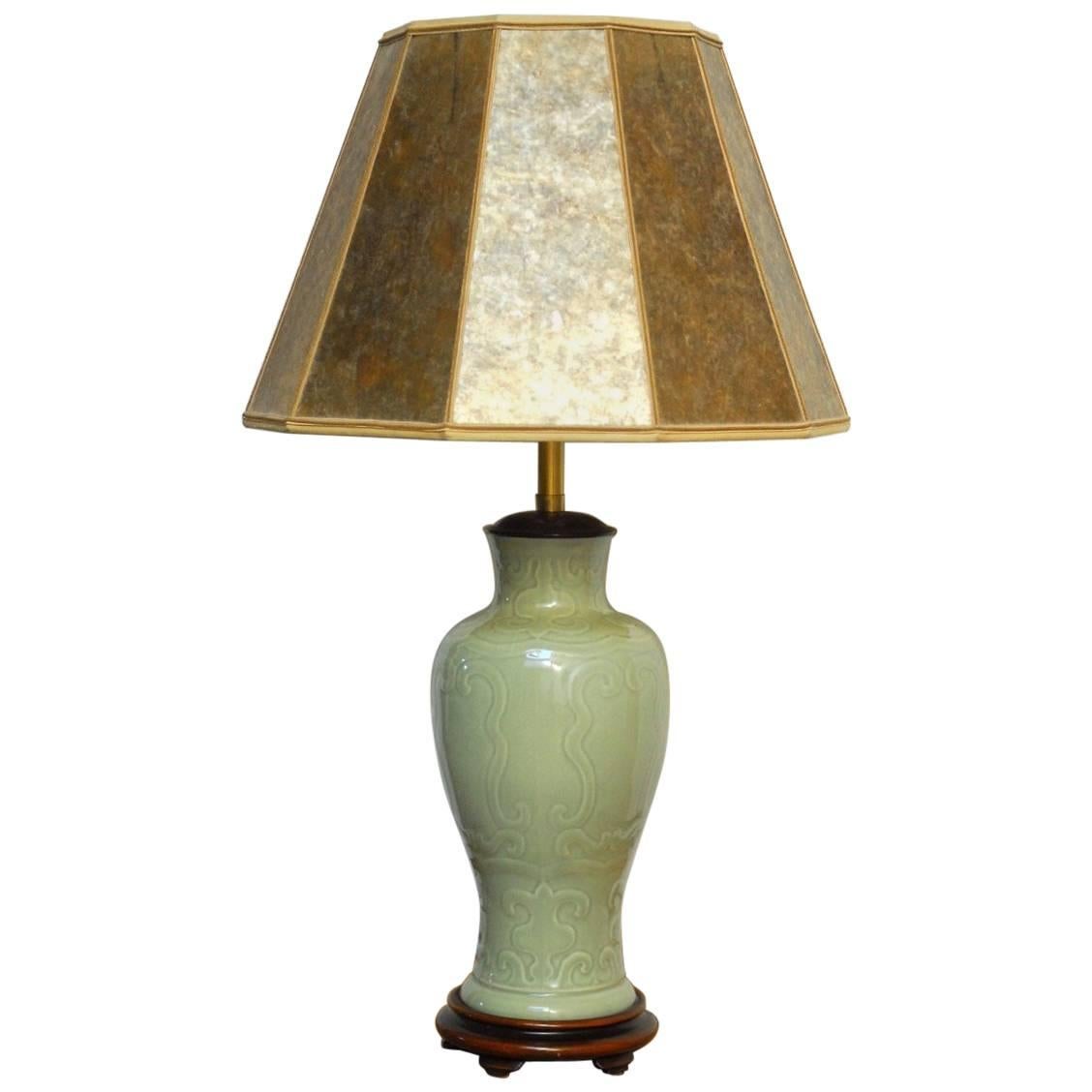 Chinesische glasierte Celadon-Vase-Tischlampe aus Porzellan von Marbro im Angebot