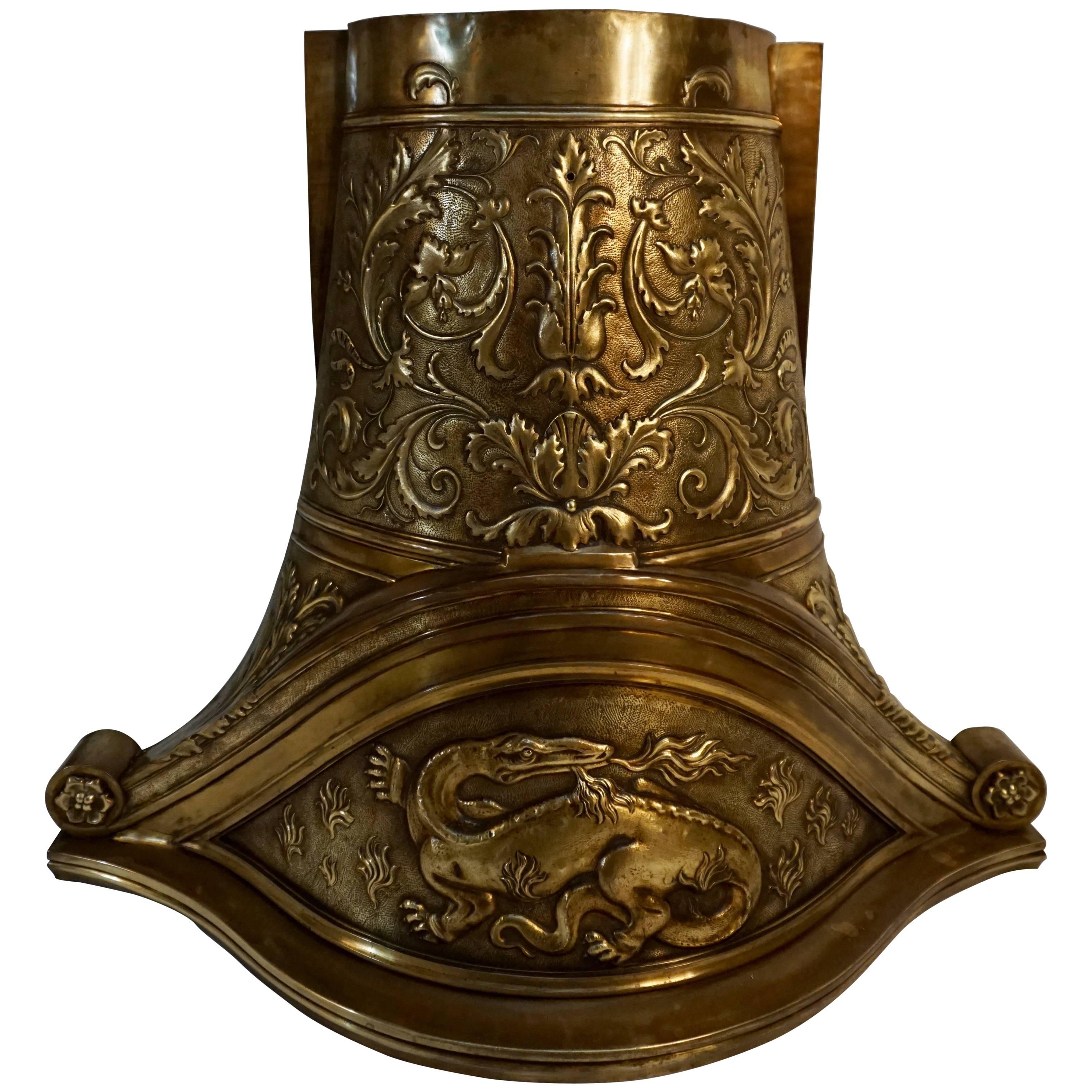 Kaminschirm aus gehämmertem Messing im Renaissance-Revival-Stil