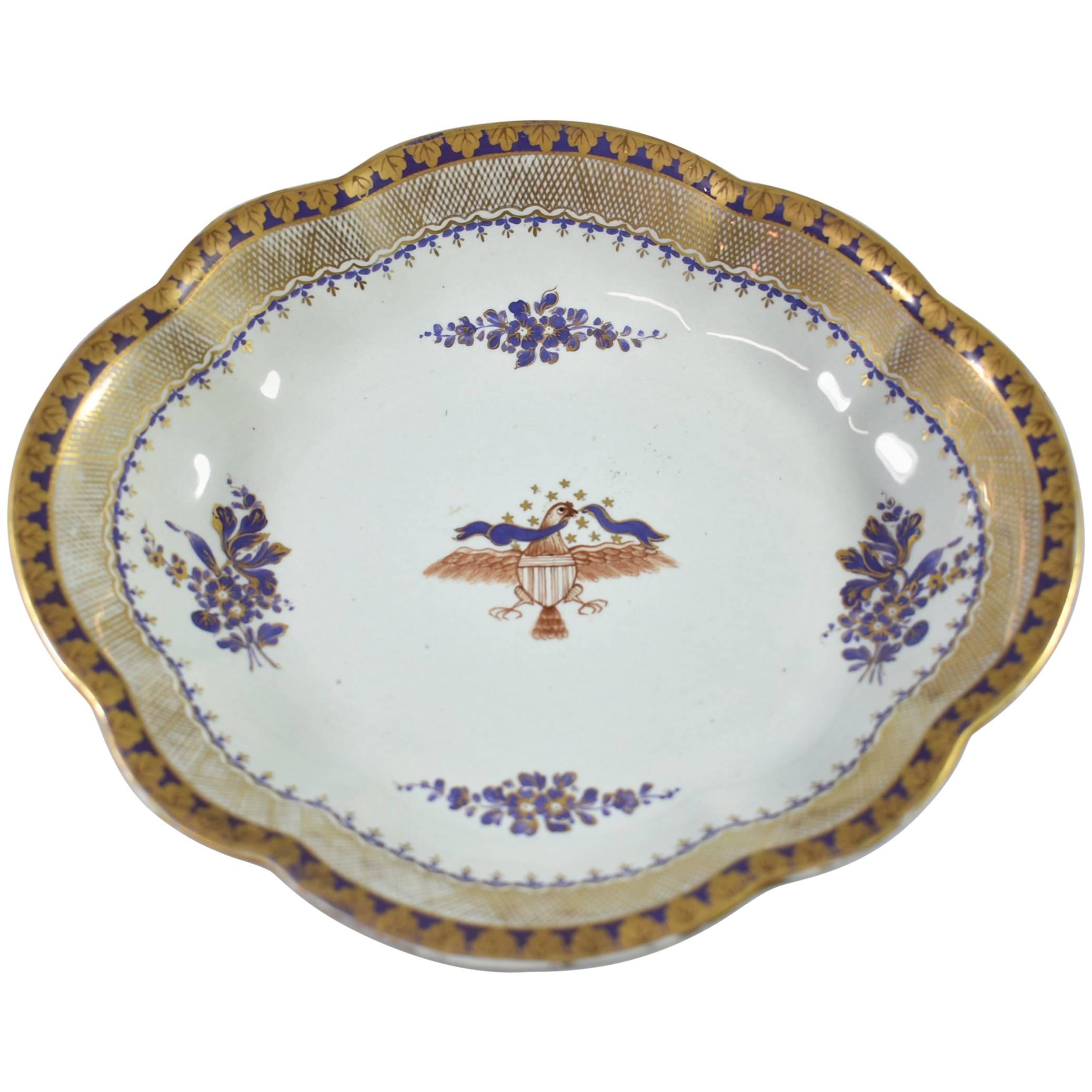 Reproduktion eines gewellten Federal Eagle Dish-Tabletts mit Adlermotiv von Mottahedeh, Lowestoft