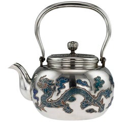 Théière ancienne et rare d'exportation chinoise en argent massif et émail, vers 1880