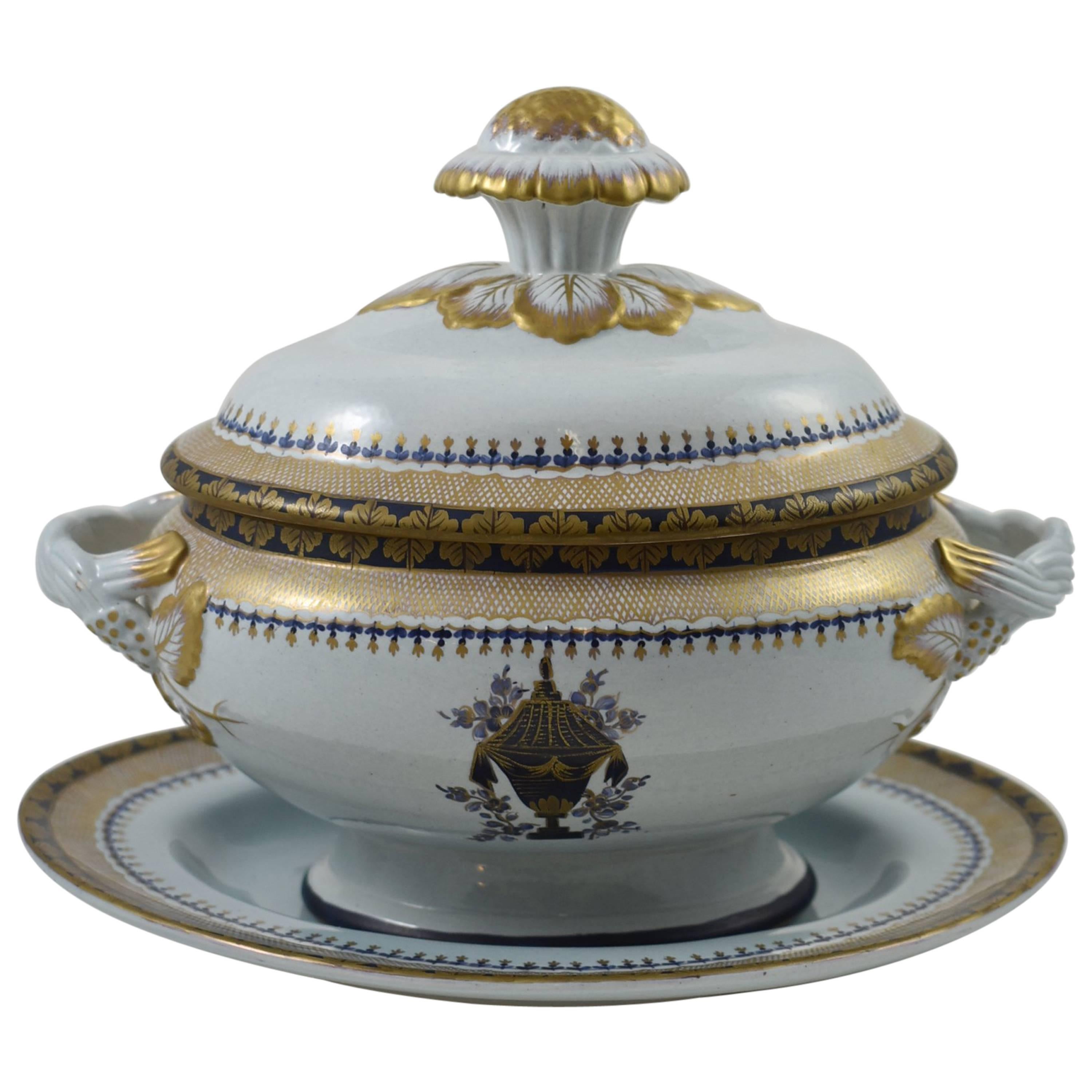 Italian Lowestoft Reproduction Created by Mottahedeh Porcelain Covered Tureen