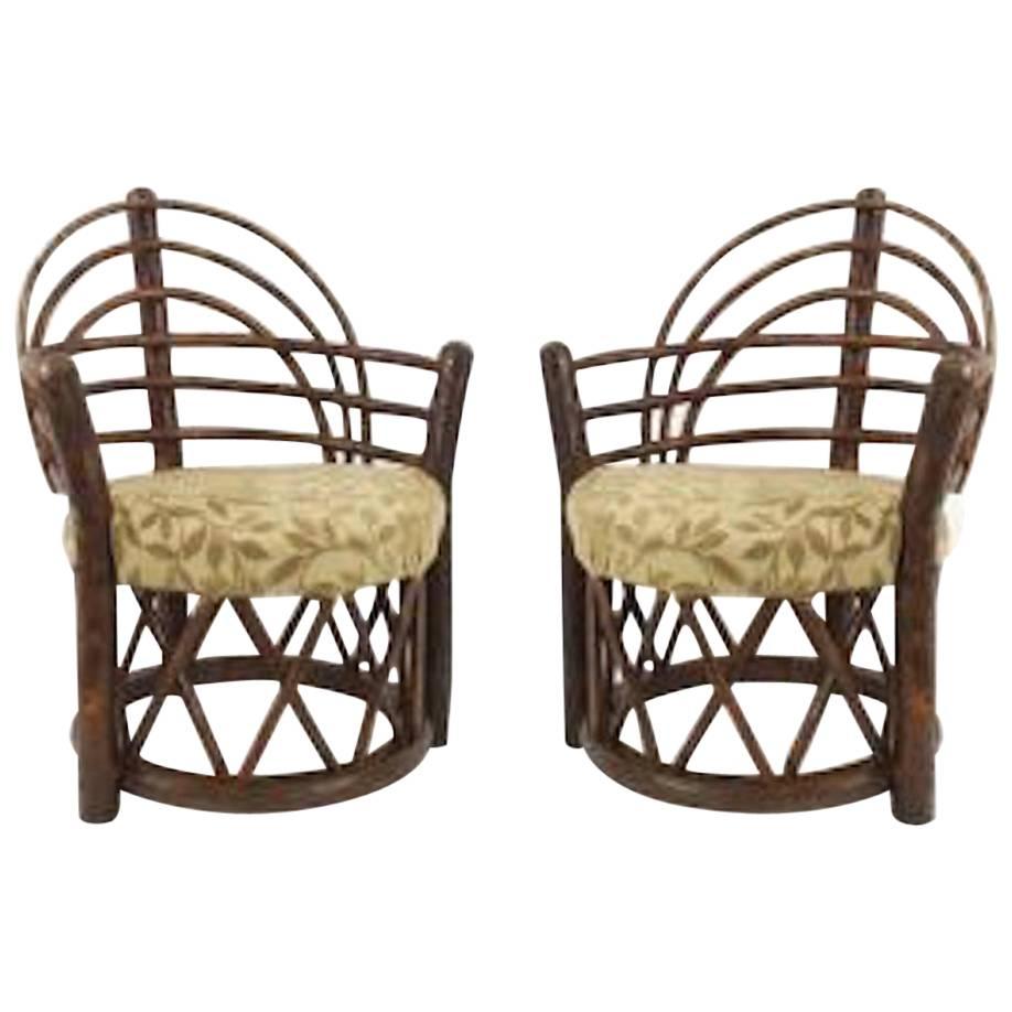 Paar alte Hickory-Gitter-Sessel mit Paisleymuster im Angebot