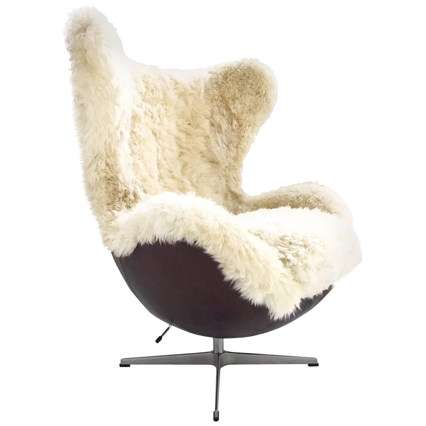 Arne Jacobsen for Fritz Hansen Egg Chair Restored in Sheepskin and Leather