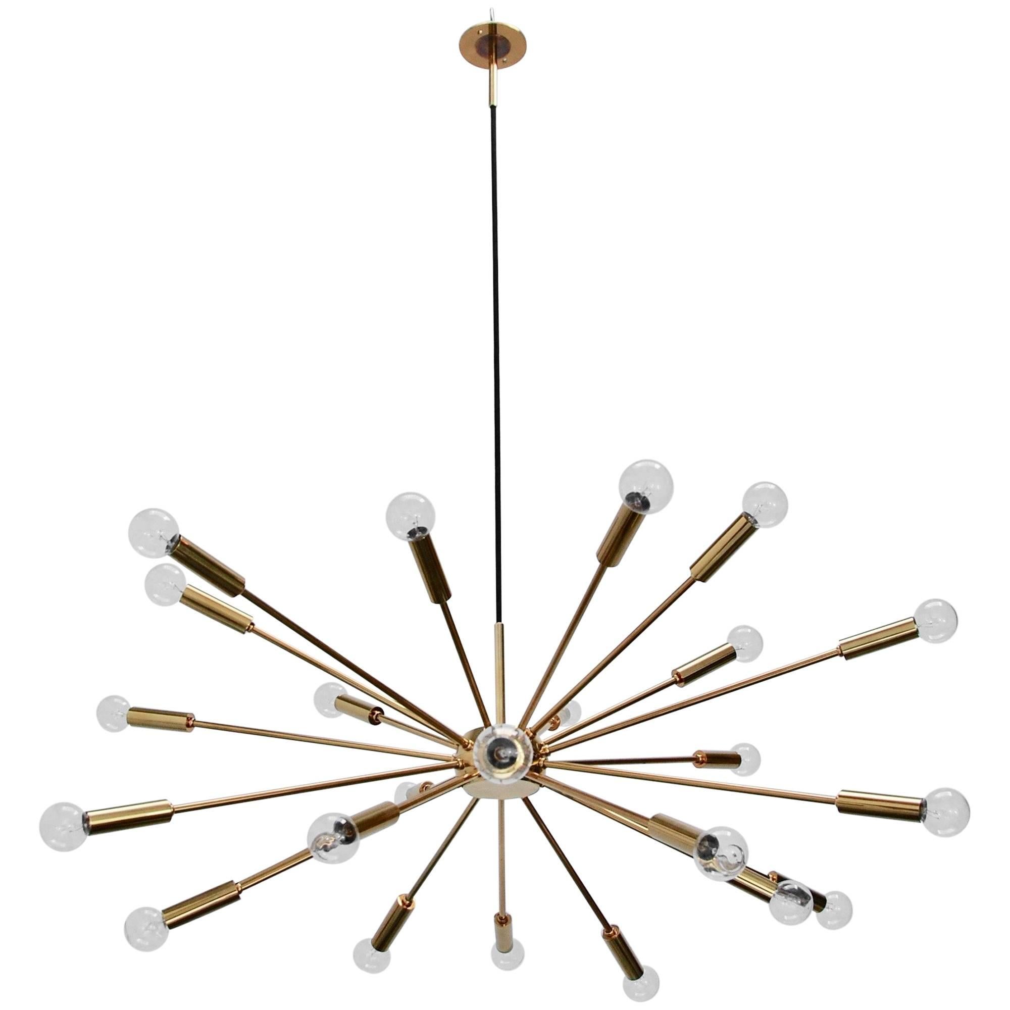 Custom patinated lacquered brass sputnik in the manner of Gino Sarfatti. 24 lights with E12 candelabra based sockets, can be wired for anywhere in the world. Custom drops and finishes available.
Measures: Overall drop 51”
Fixture height