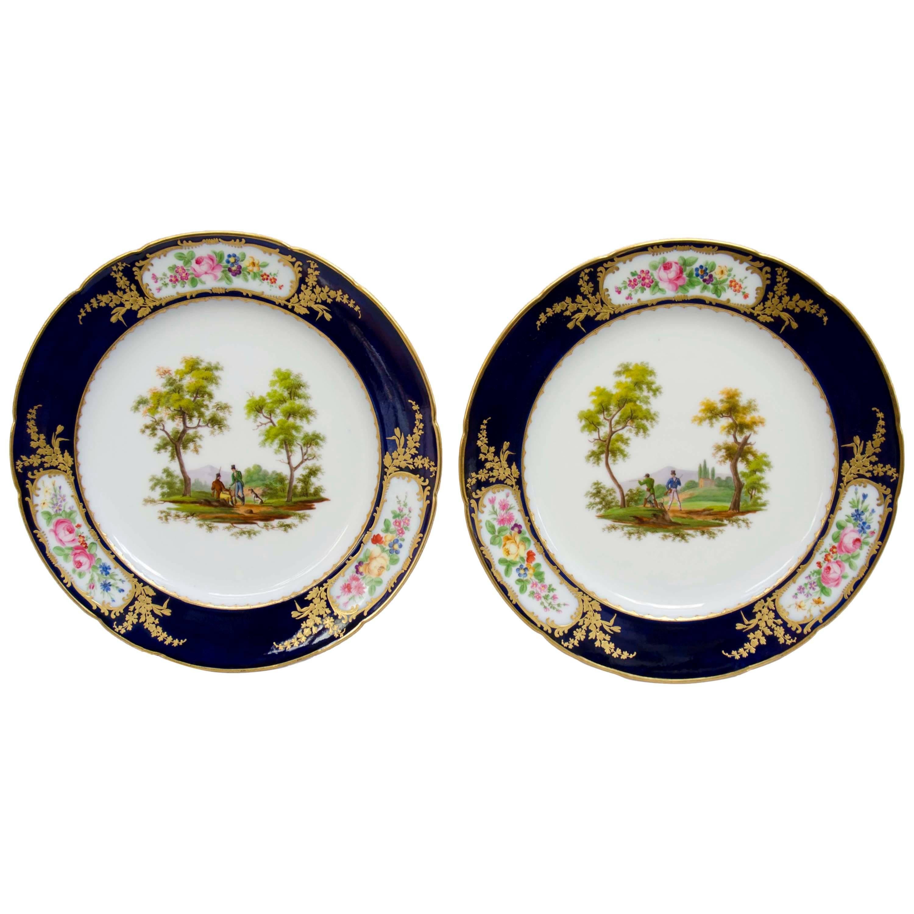 French Late 19th Century Pair of Porcelain Plates, Hunting Scenes, Paris For Sale