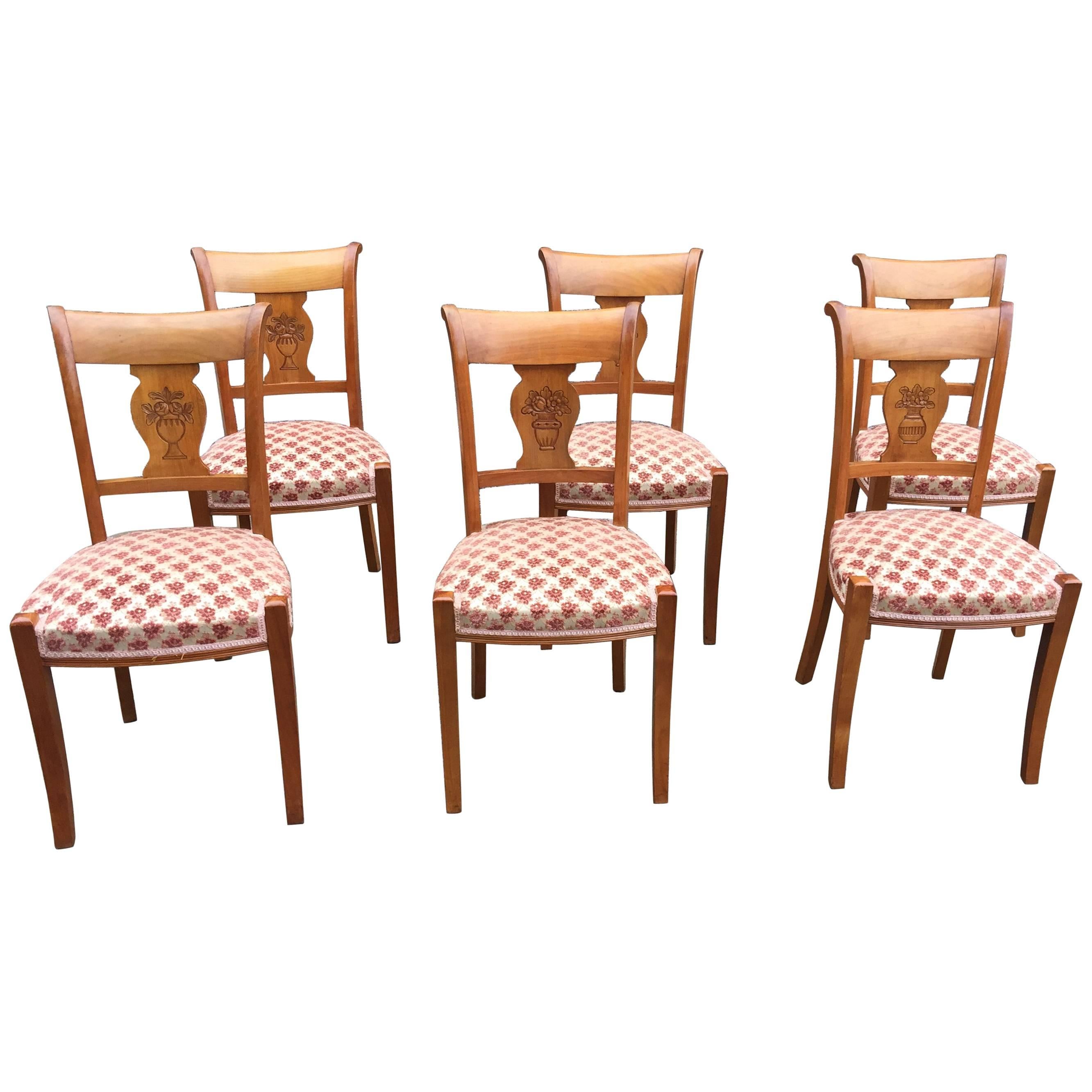 Satz von sechs neoklassizistischen Stühlen aus Kirschbaumholz, um 1940