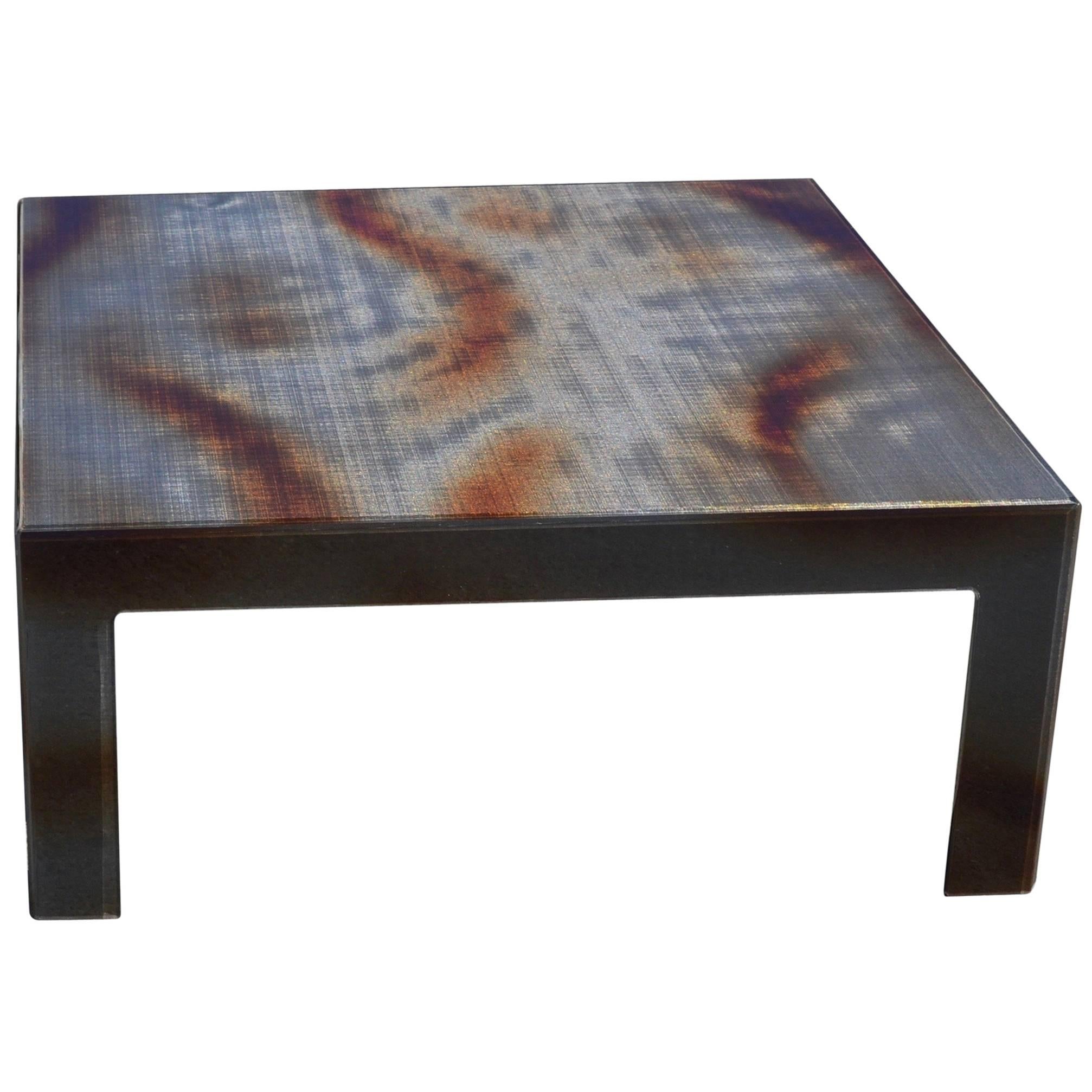 Modern Plexiglass Coffee Table with Flamed Black Metal Mesh Inlay For Sale