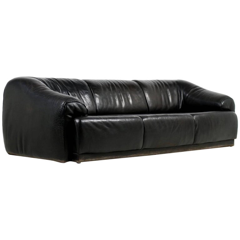 Large 1970s Organic Vintage Buffalo Leather Lounge Sofa Three-Seat High Quality For Sale