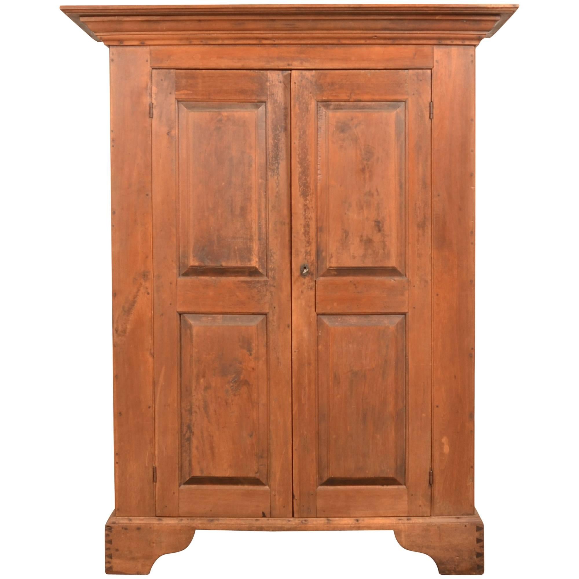 Queen Ann Pennsylvania Walnut kas Two Door Raised Panels, 18th Century  For Sale