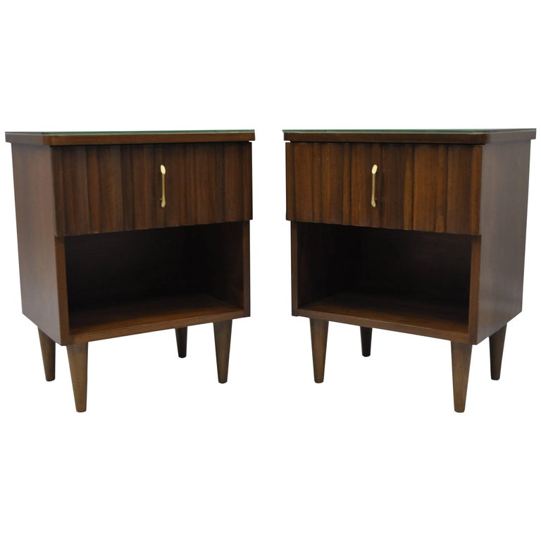 Pair Of Vintage Mid Century Modern Danish Walnut Nightstands Bedside End Tables At 1stdibs