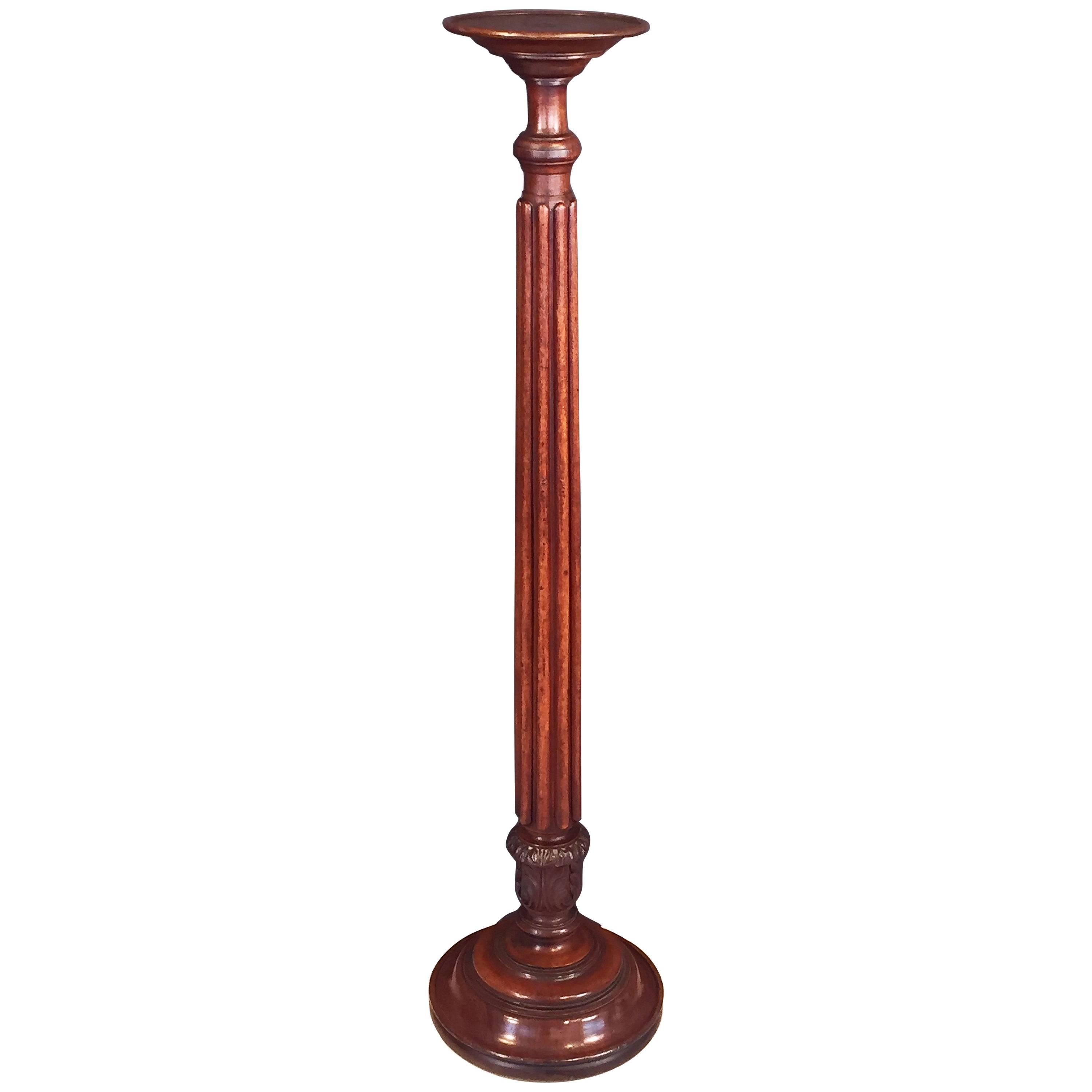 Torchère Pedestal Stand of Turned Mahogany from England (H 57) For Sale
