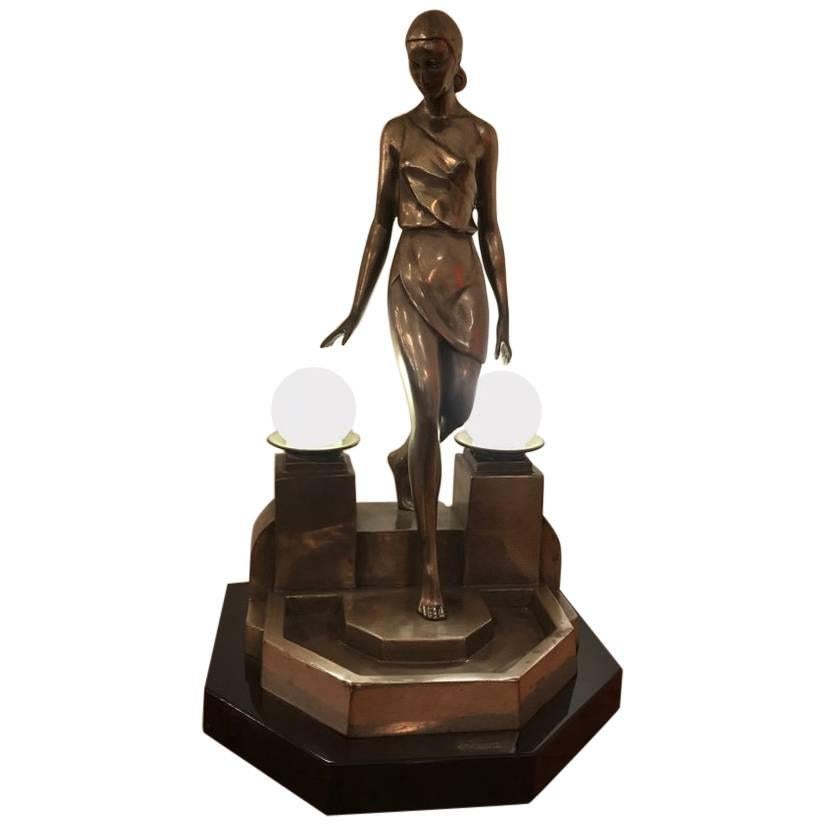 Art-Déco-Tischlampe aus Bronze mit weiblicher Bronze, signiert von Fayral im Angebot