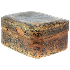 19th Century Chinese Paper Mache Box with Classic Chinese Pattern