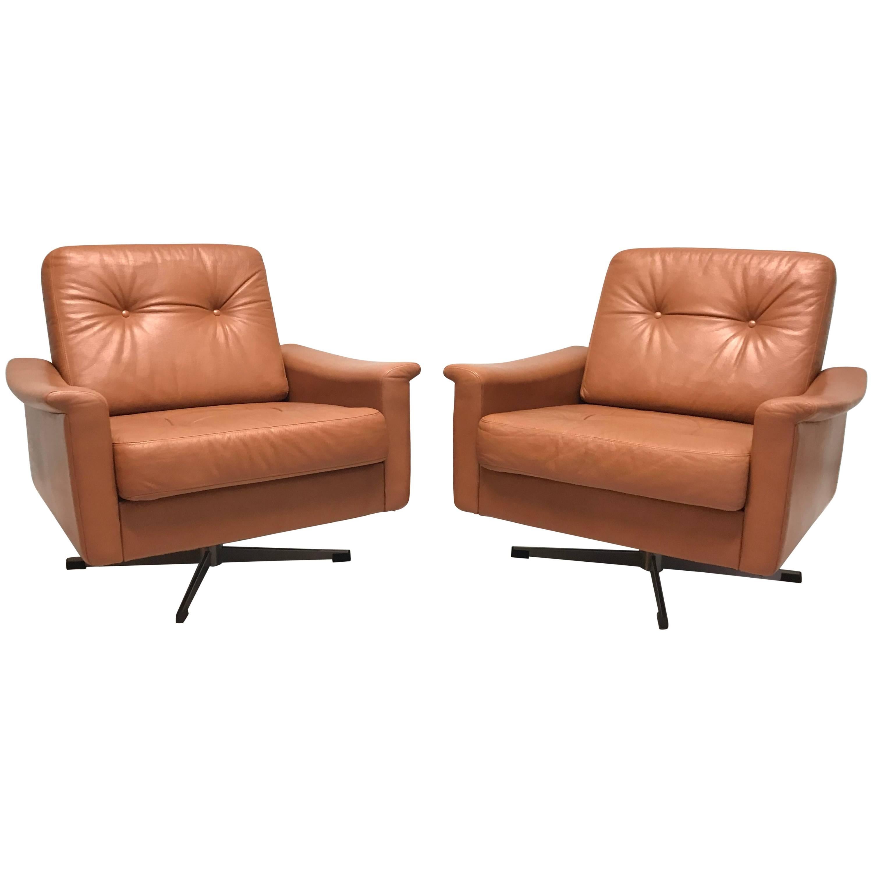 Mid-Century Modern Pair of Armchairs For Sale