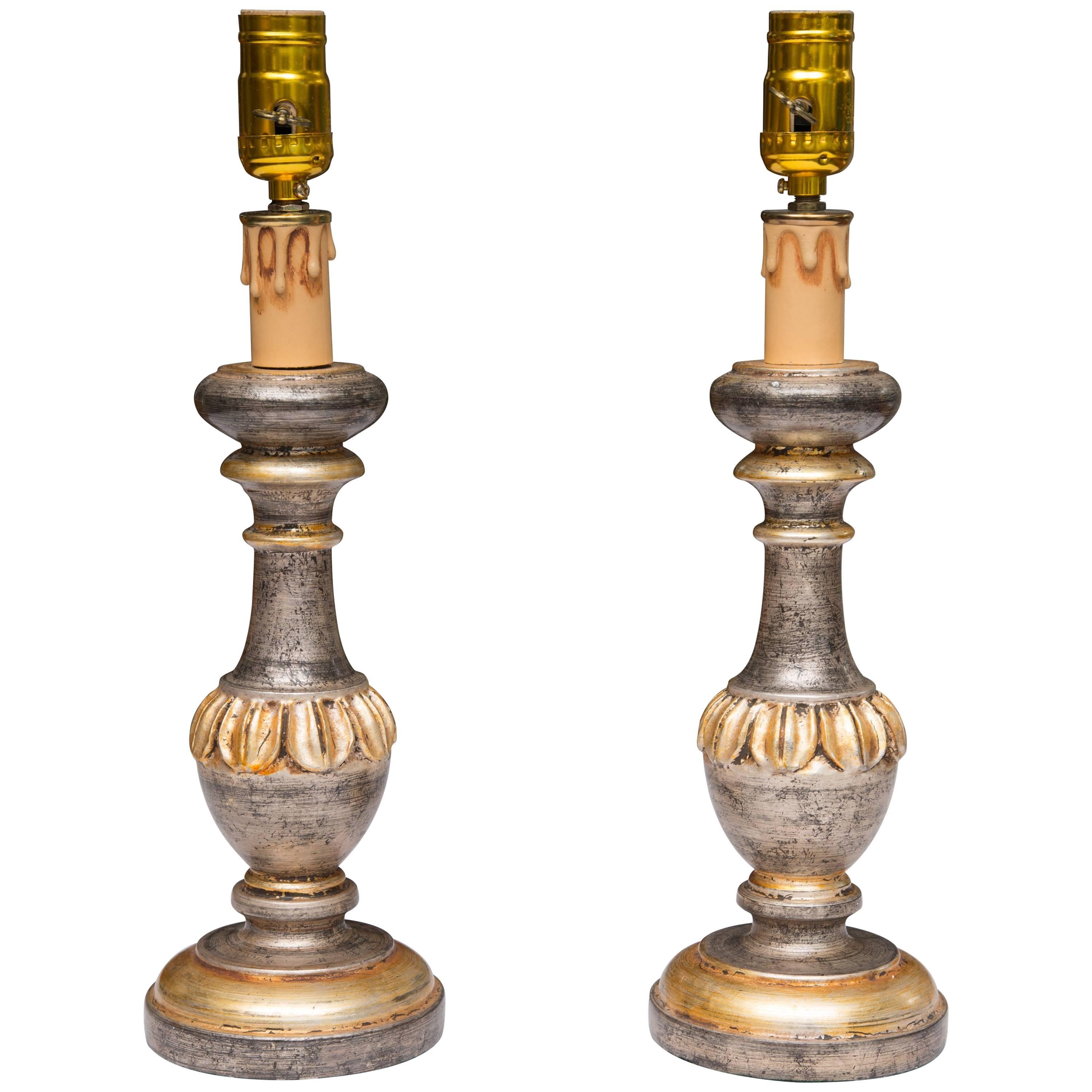 Paar vergoldete Silber- und teilweise vergoldete Kerzenständer als Lampen