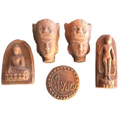 Collection birmane ancienne de prières bouddhistes d'offrandes votives cinq pièces
