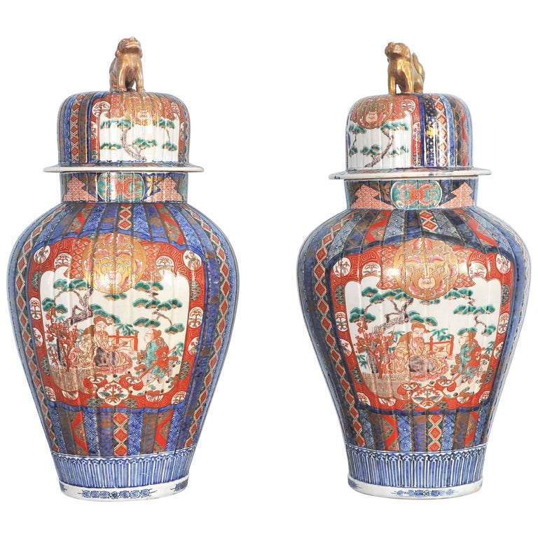 Pair of Japanese Imari Lidded Ginger Jars For Sale at 1stDibs