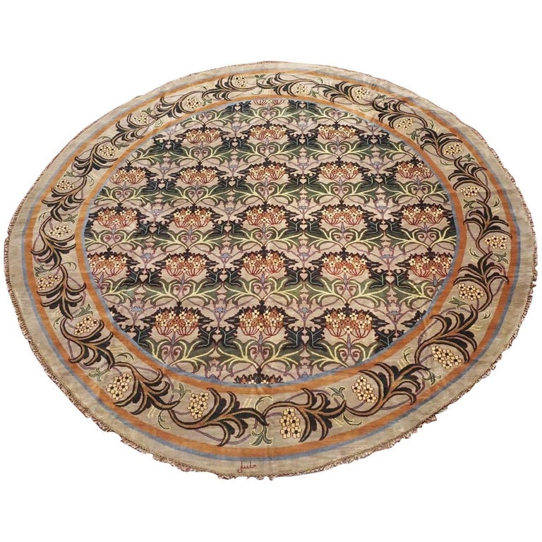 Round William Morris Style Rug For Sale at 1stDibs
