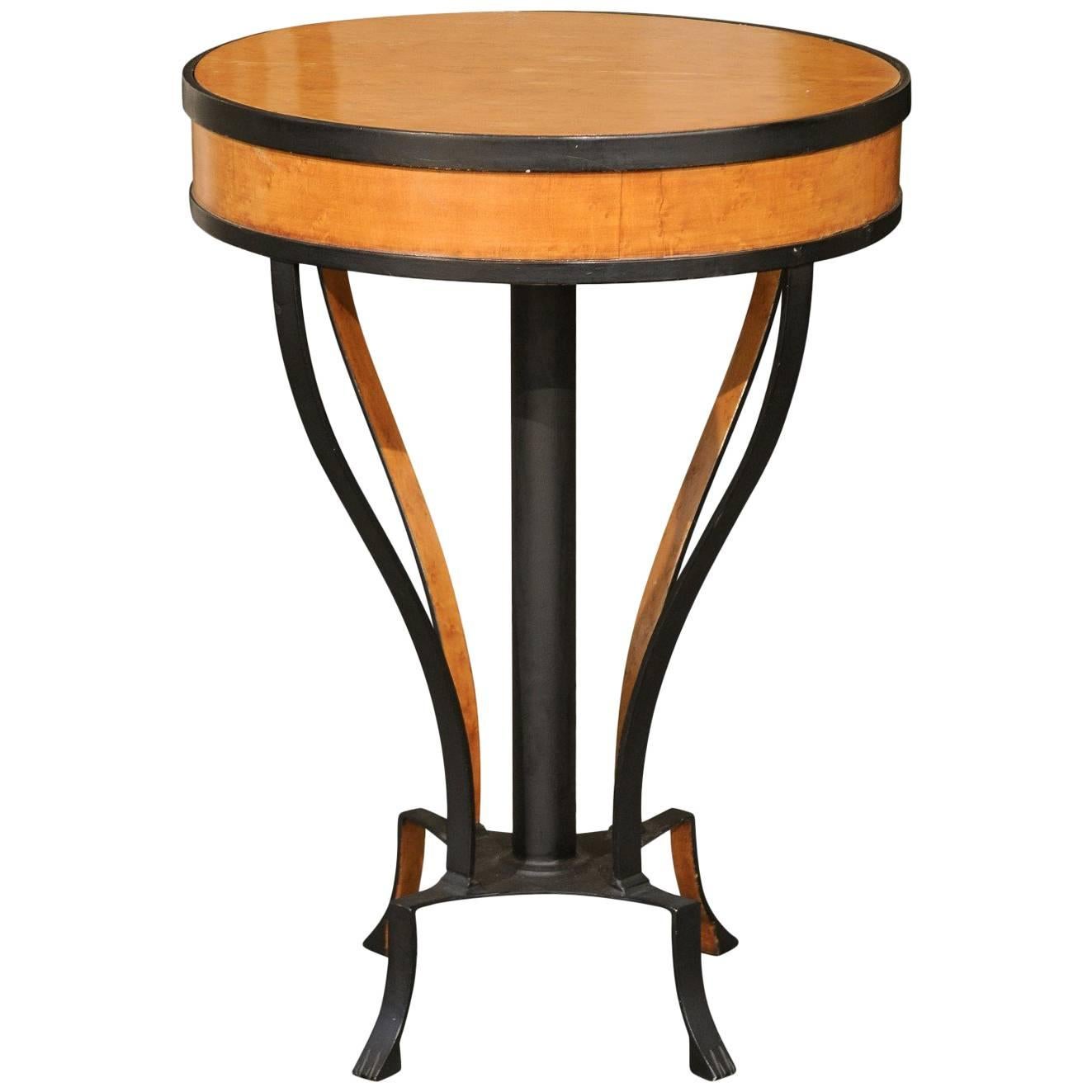 Austrian Biedermeier 1820s Guéridon Side Table with Burl Veneer and Iron Frame For Sale