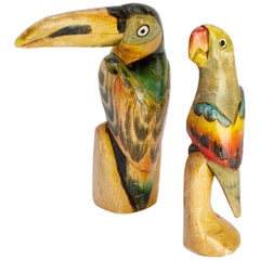 Fun & Skurriles Paar handgeschnitzter:: bemalter Tropenvögel aus Holz:: ca. 1940er Jahre