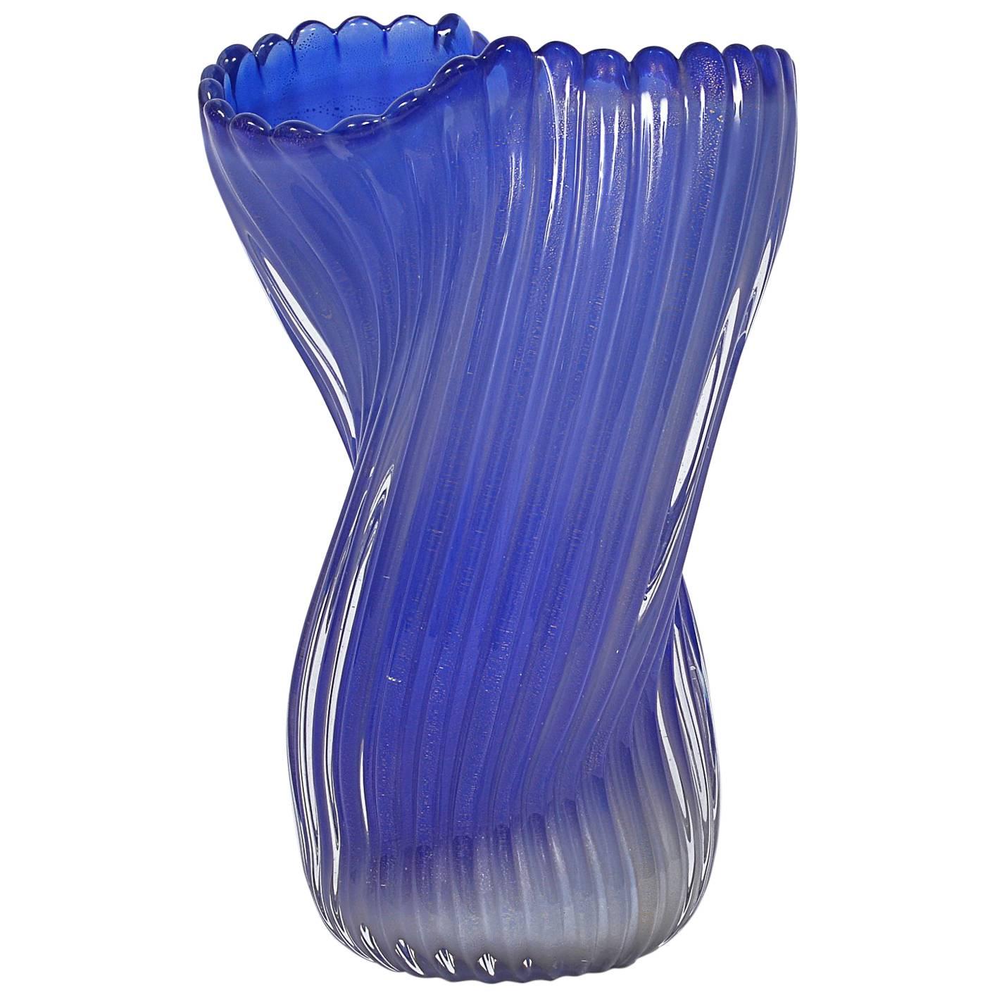 ARCHIMEDE SEGUSO Murano Glass "Retorto" Blue and Gold Vase circa 1950 For Sale