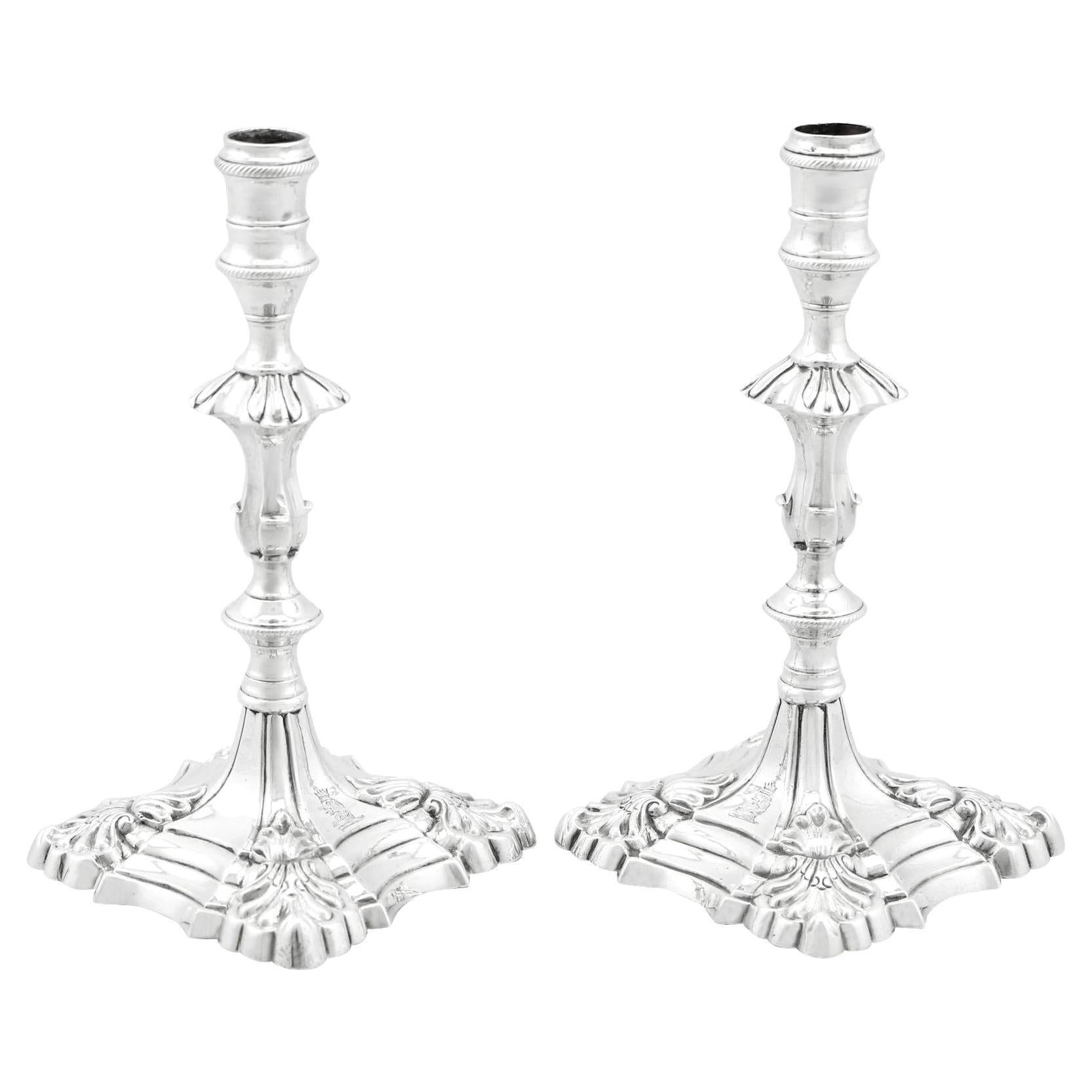 Antiguo par de candelabros georgianos de plata de ley de la década de 1760 (1769) en venta