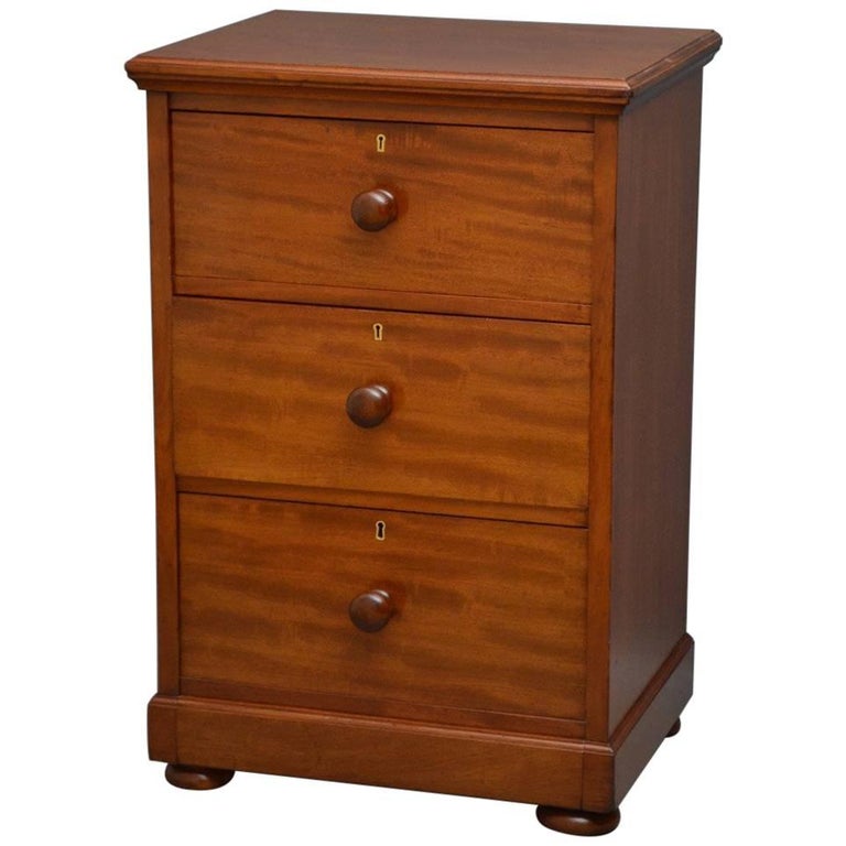 Fine Quality Victorian Mahogany Chest of Drawers at 1stdibs