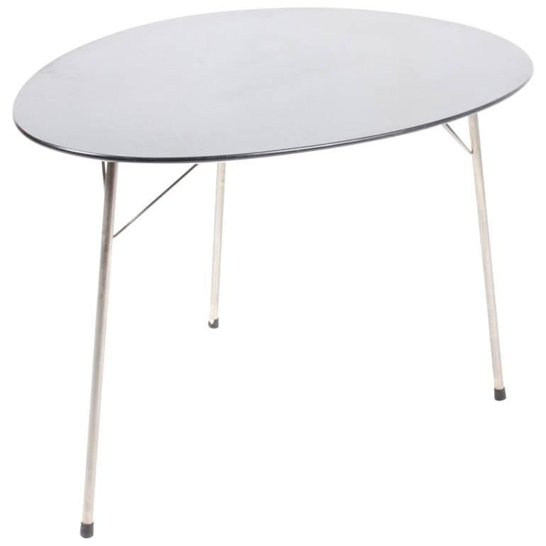 Arne Jacobsen Egg Table