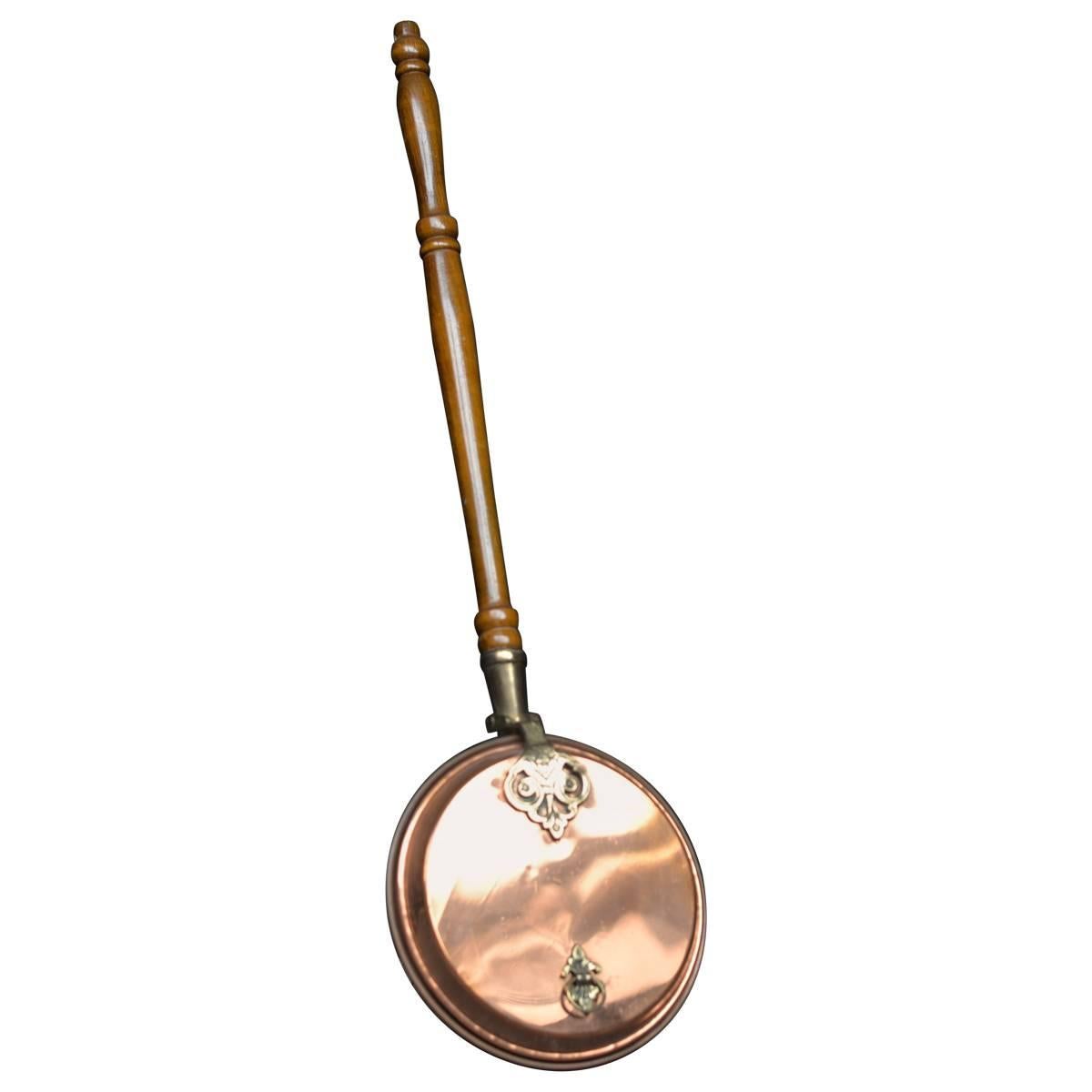 Victorian Copper Warming Pan with Turned Walnut Handle For Sale at 1stDibs