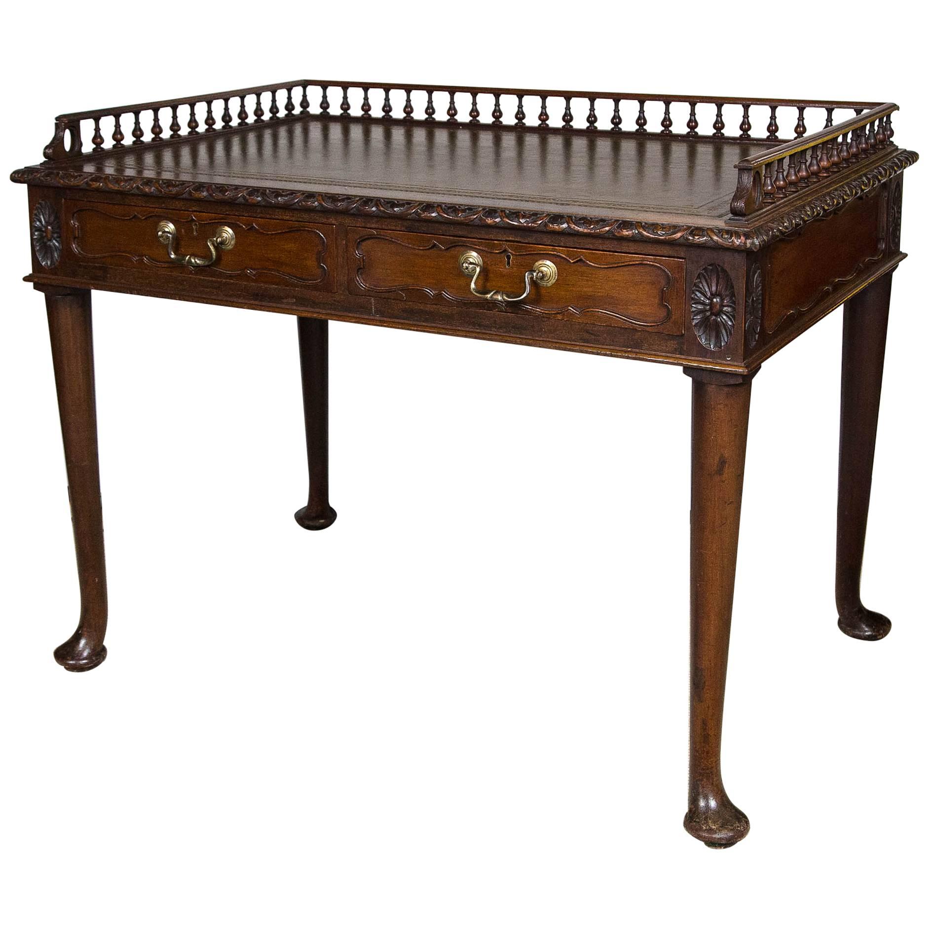 Early 20th Century English Mahogany Leather Top Table For Sale