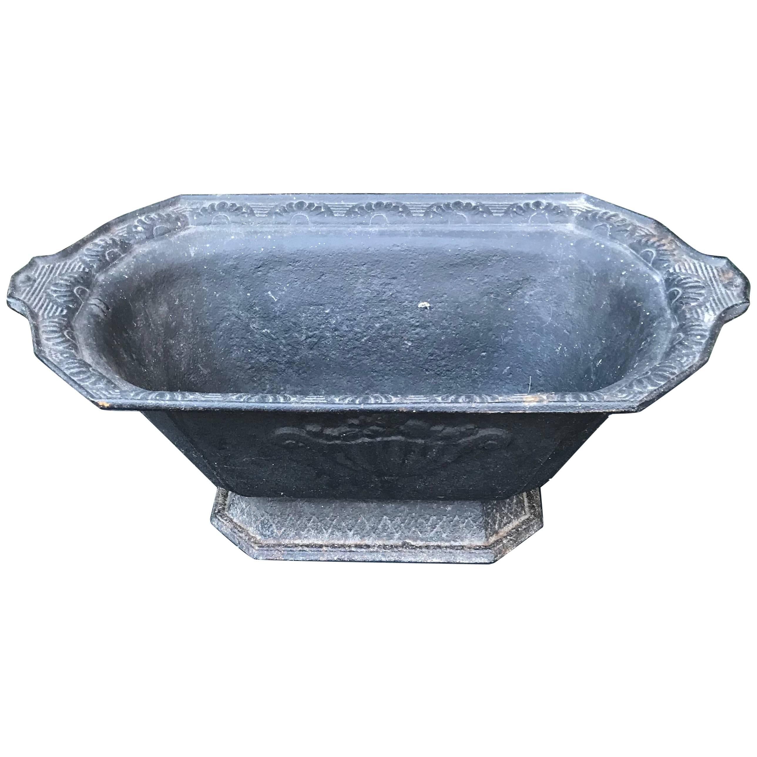 Große französische ovale Jardiniere oder Pflanzgefäß aus schwarzem Gusseisen, Vintage im Angebot