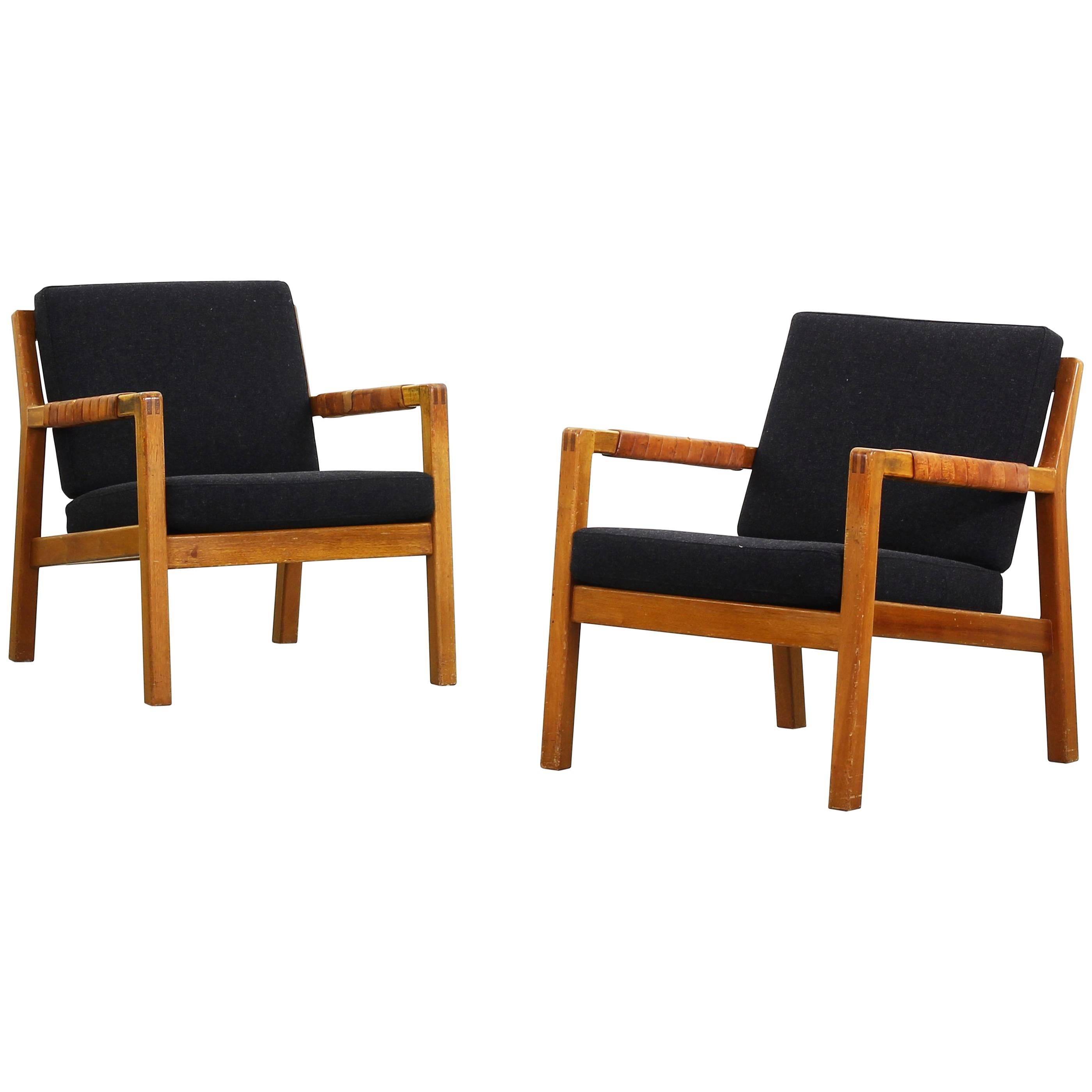 Beautiful Pair of Easy Lounge Chairs by Carl Gustaf Hiort af Örnas, Finland For Sale