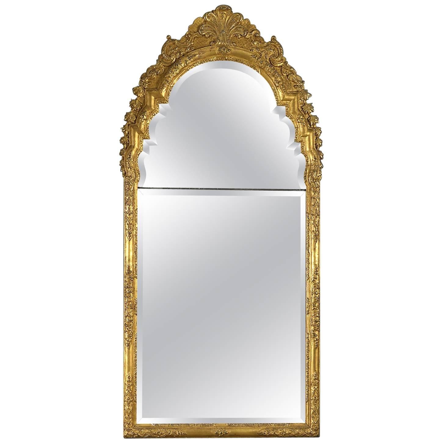 Early 18th Century Baroque Giltwood Mirror For Sale