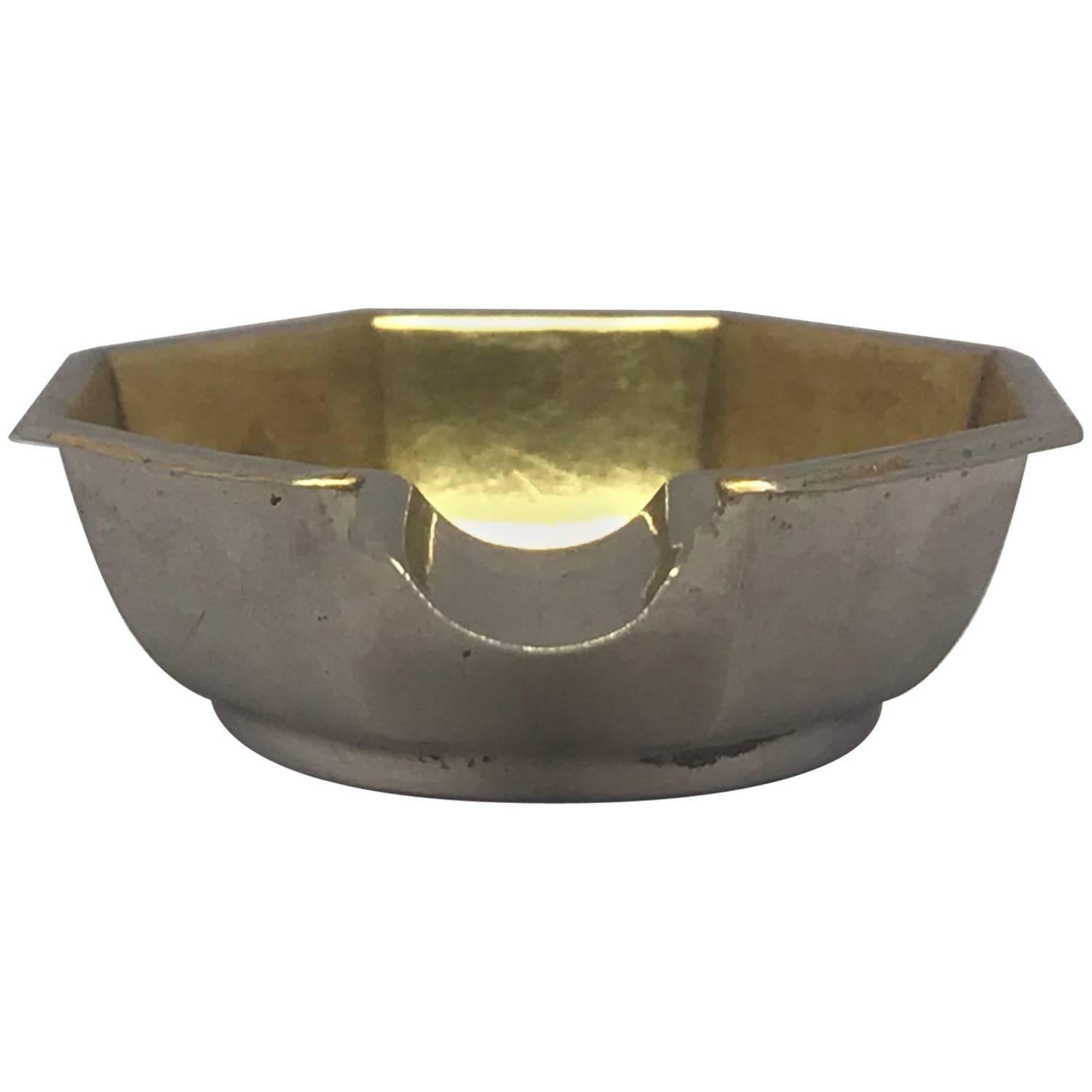 Silver and vermei German Deco ashtray. Small eight sided silver and gilt washed ashtray for individual use, Germany, late 1930s.
Dimensions: 2.75