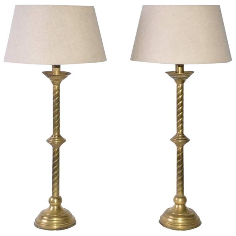 Lampes de table en laiton de style gothique avec abat-jour en lin belge en vente