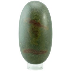 Pierre de Shiva Lingam provenant de la rivière Narmada