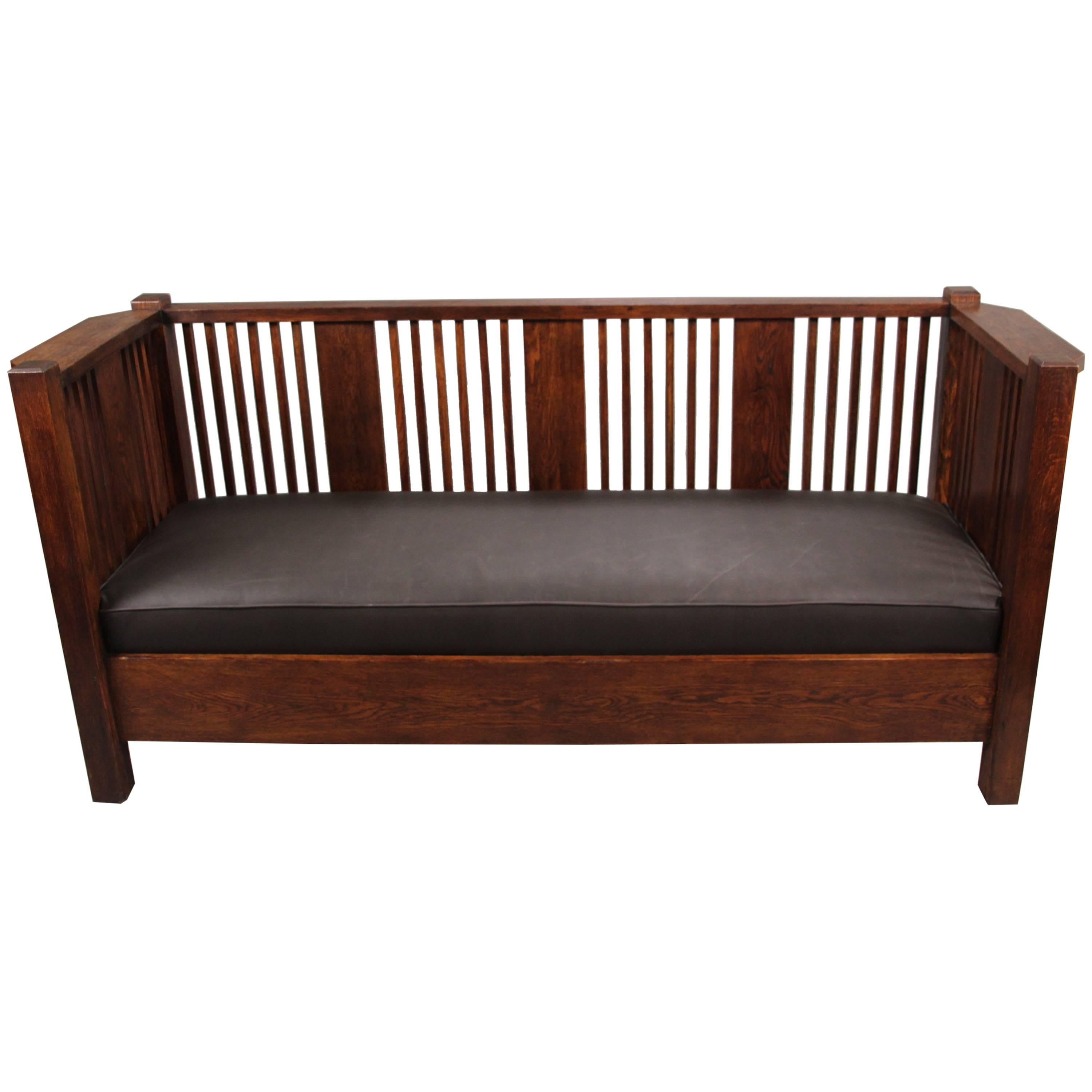 Arts & Crafts Prairie Style Settle with Spindle, circa 1910