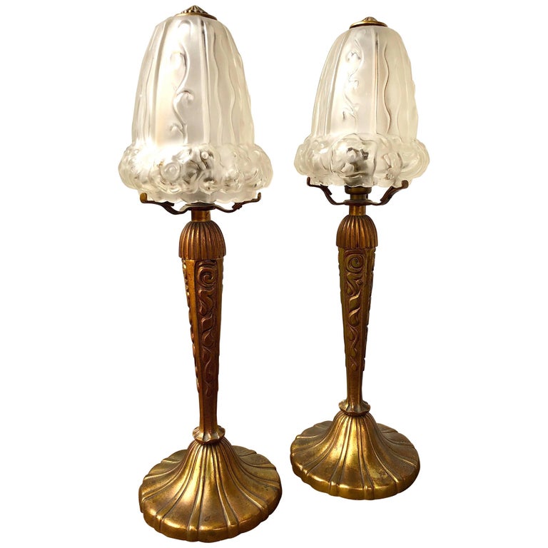 Pair Of Art Deco Bronze Lamps With Iridescent Shades For At 1stdibs Pair Of Art Nouveau Bronze Table Lamps With Glass Shades