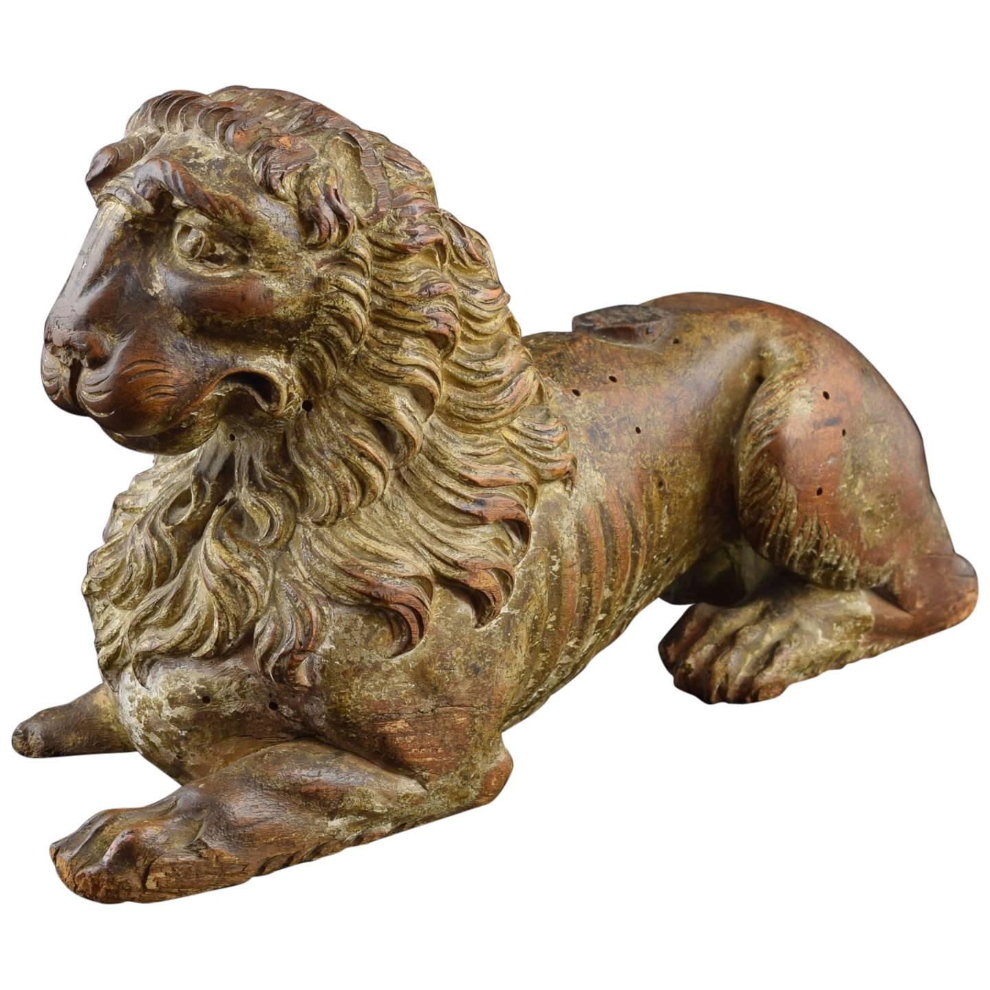 Sculpture in Carved Wood "Lion Lying Down" Italy, Late 16th Century
