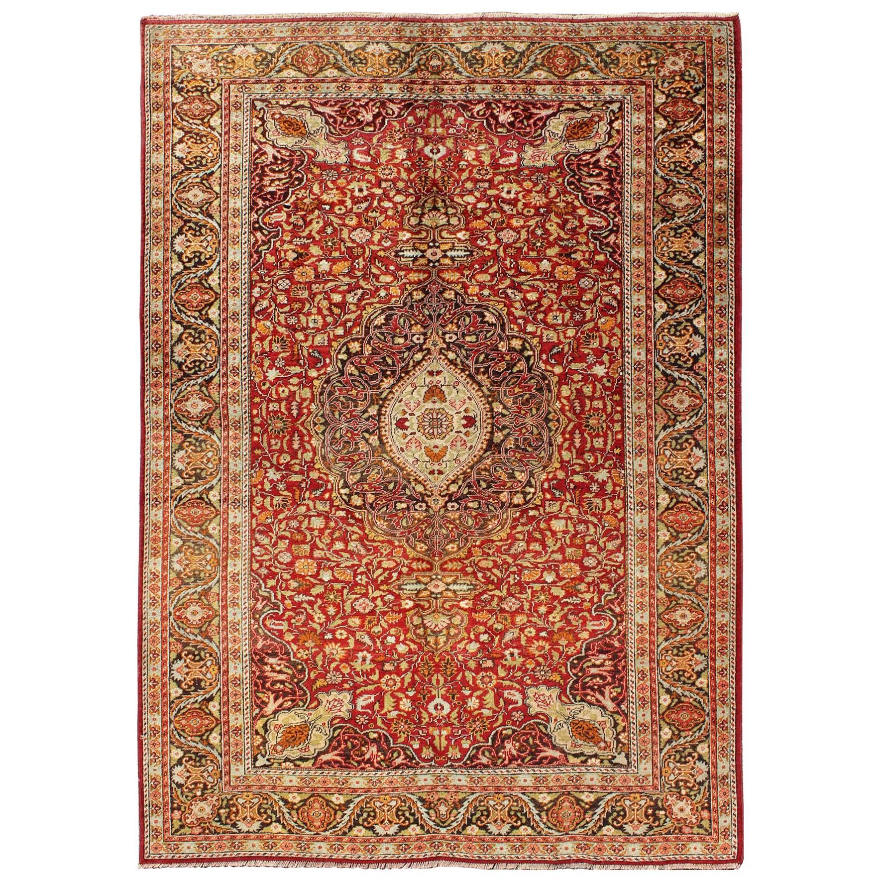 Early 20th Century Turkish Sivas Colorful Rug with Layered Medallion and Flowers For Sale