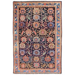 Tapis persan ancien Malayer avec de grands motifs floraux en bleu marine et multicolores