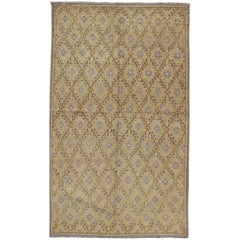 Türkischer Oushak-Teppich mit Gitterblütenmuster in Kamel und Grau in Vintage