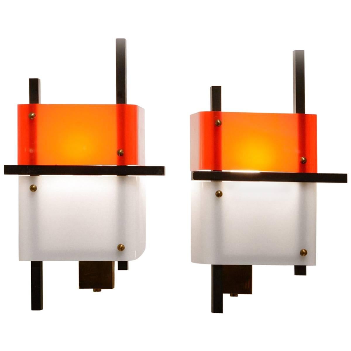 Pair of Wall Lights by Stilnovo in Plexiglass and Metal, Italy, circa 1950 For Sale