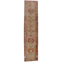 Tapis de couloir turc vintage Oushak aux couleurs douces et pastel, tapis de couloir de couloir