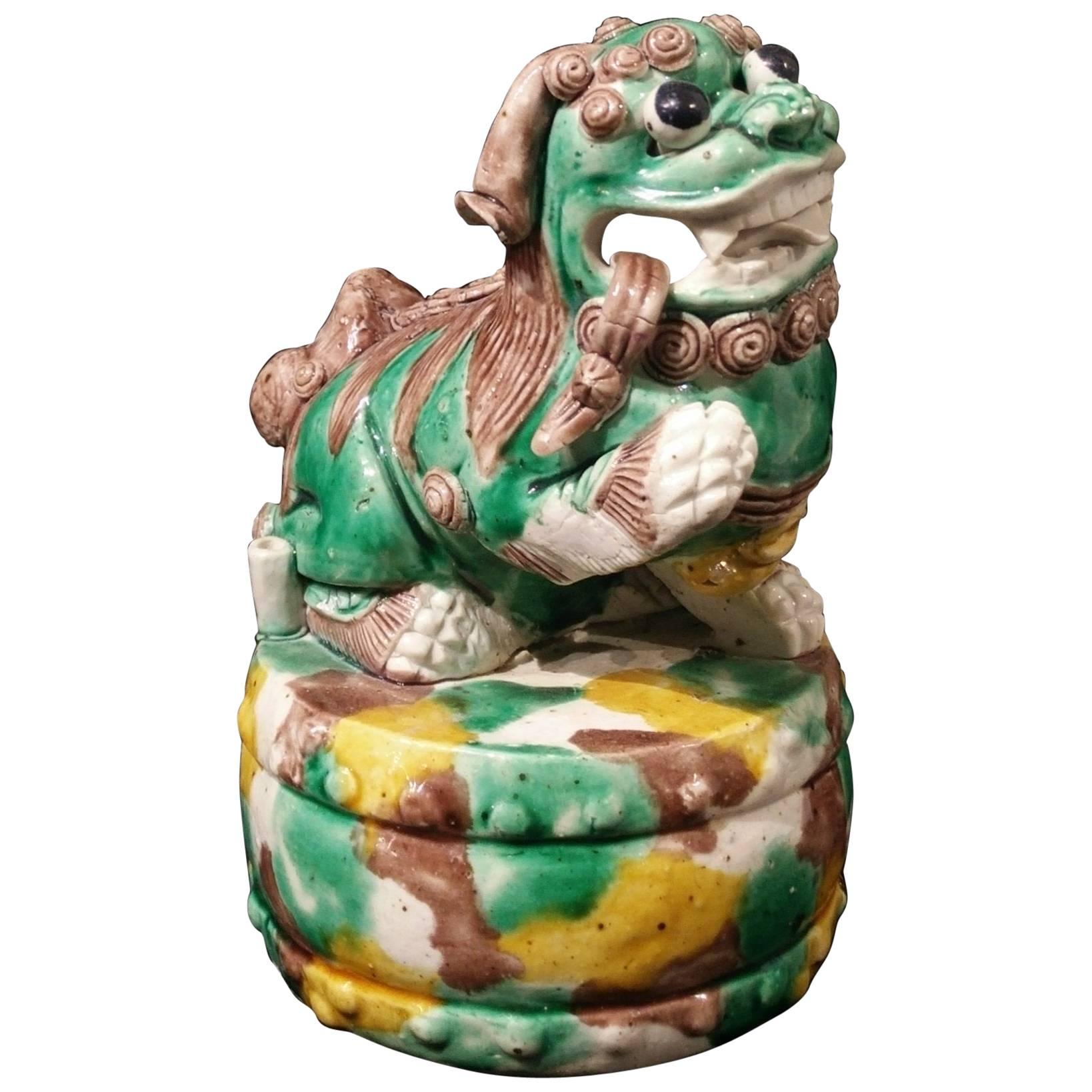 17th-18th Century Chinese Sancai-Glazed Buddhist Lion-Shaped Incense Holder For Sale