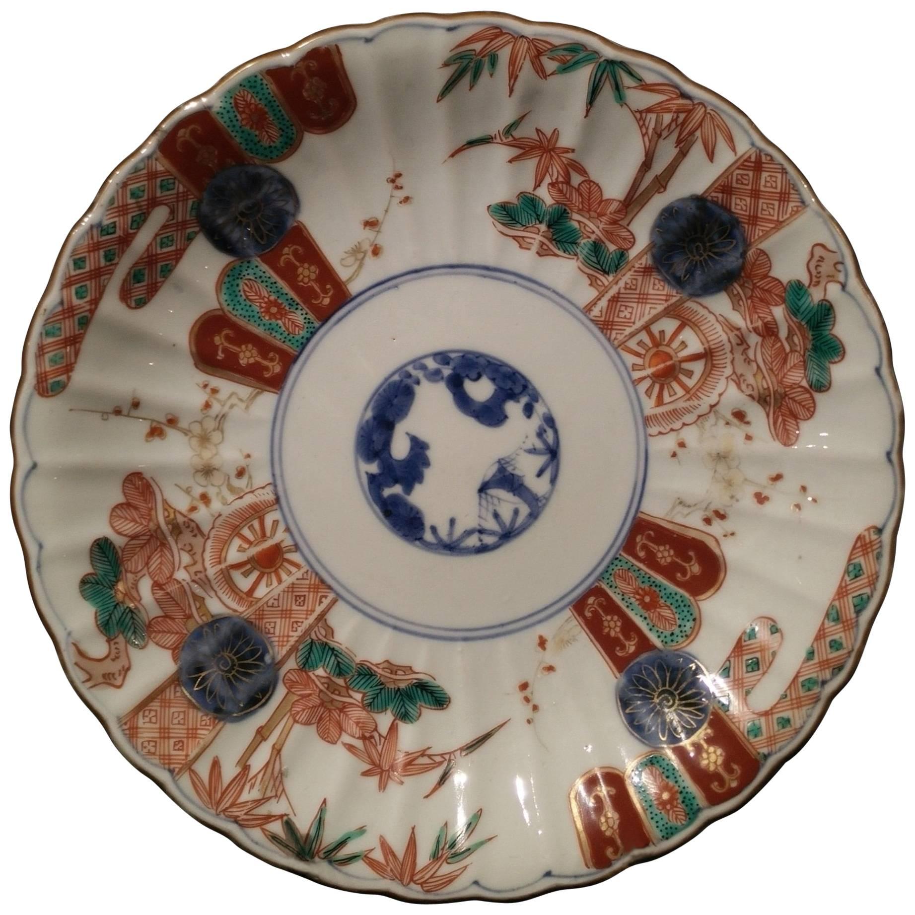 18th Century Japanese Imari Porcelain Chrysanthemum Shaped Plate For Sale